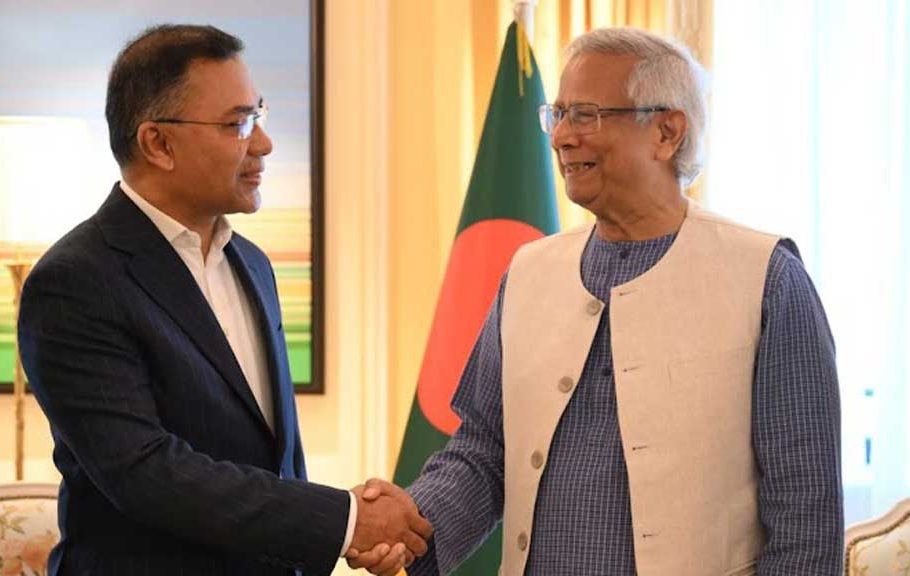 বাংলাদেশের অন্তর্বর্তী সরকারের প্রধান উপদেষ্টা অধ্যাপক মুহাম্মদ ইউনূস ও বিএনপির ভারপ্রাপ্ত চেয়ারম্যান তারেক রহমানের মধ্যে বৈঠক হয়েছে। লন্ডনের ডরচেস্টার হোটেলে আজ শুক্রবার স্থানীয় সময় সকালে বৈঠকটি হয়। ছবি: প্রেস উইং