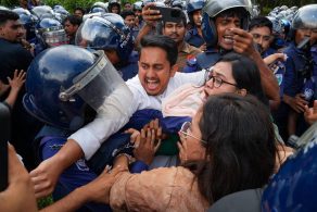 হবিগঞ্জে জাতীয় নাগরিক পার্টির নেতাকর্মীদের গাড়িবহরে হামলার ঘটনায় উত্তপ্ত হয়ে উঠে দেশের রাজনীতির মাঠ।