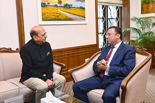 ঢাকায় নবনিযুক্ত ভারতের হাইকমিশনার দিনেশ ত্রিবেদীর সঙ্গে প্রধানমন্ত্রী তারেক রহমানের পররাষ্ট্রবিষয়ক উপদেষ্টা হুমায়ুন কবিরের প্রথম আনুষ্ঠানিক বৈঠকে শেখ হাসিনার সম্ভাব্য ভার্চুয়াল ভাষণ নিয়ে আলোচনা হয়।